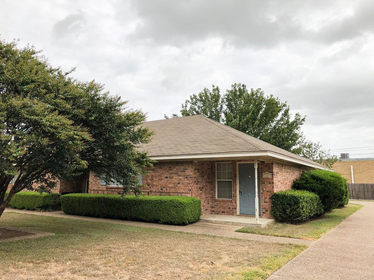 Photo - 102-106 Romana Unit 106