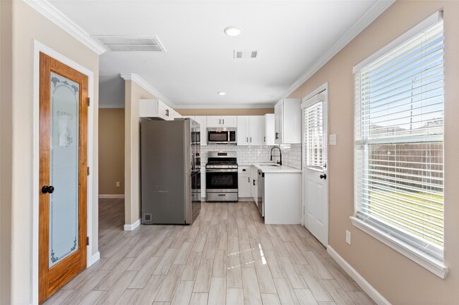 Photo - 838 Royal George Ln