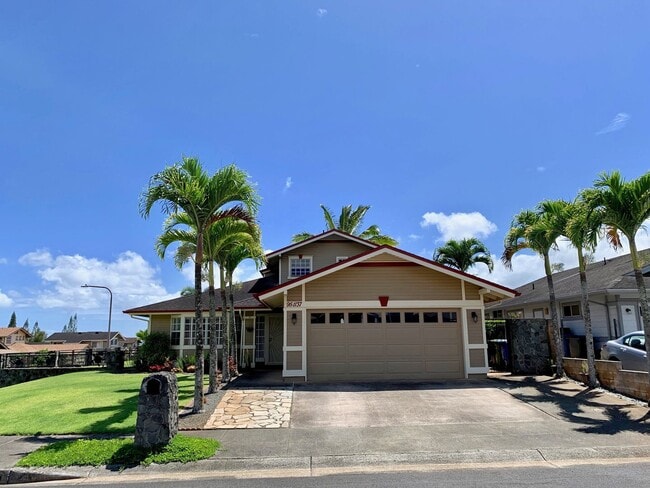 Building Photo - Beautiful SFH 4 bedroom, 2.5 bath, garage with large yard