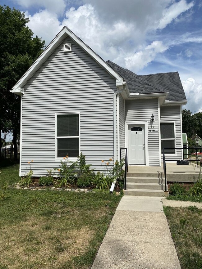 Building Photo - 210 N Central Ave Unit 1