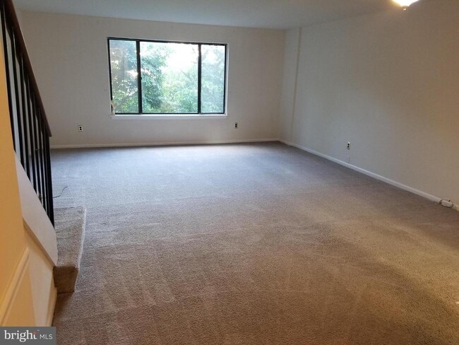 Photo - 1161 Putnam Blvd