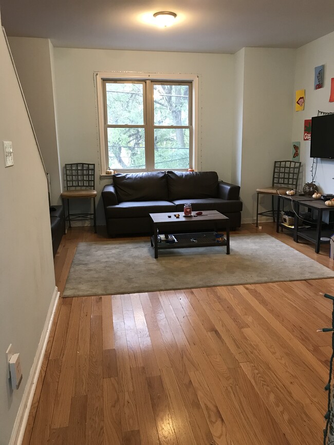 Photo - 1434 Willington St