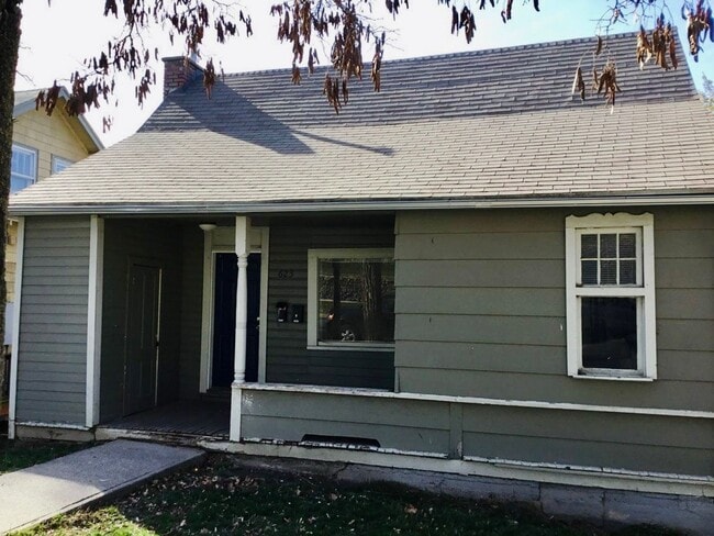 Building Photo - 623 S Jefferson St Unit 2