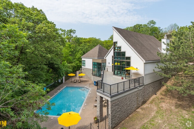 Photo - Thomas Lake Pointe