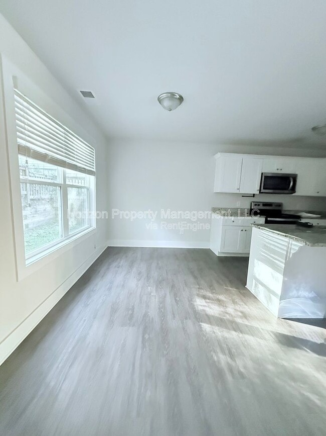 Photo - 5210 Phoenix St