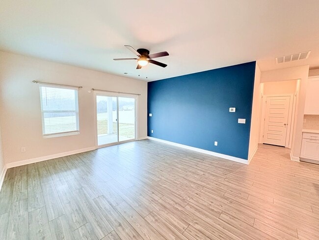 Photo - 220 Coulter Ct