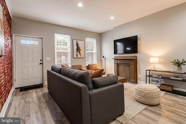 Photo - 2238 Oakford St