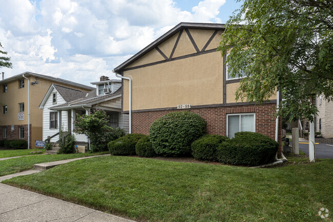 Building Photo - 92 W Norwich Ave Rental