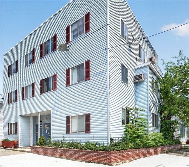 Building Photo - 217 Highland Ave Unit 5