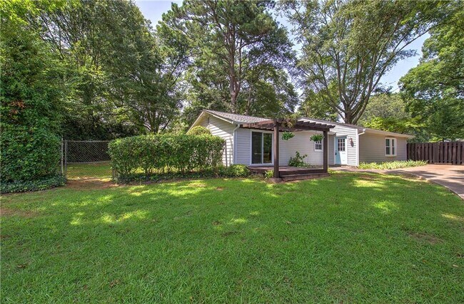 Photo - 447 Floyd St SE