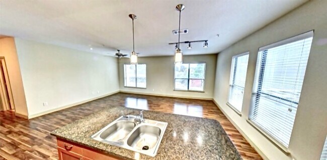 Building Photo - 3333 Weslayan St