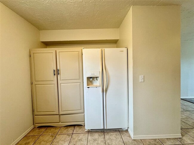 Photo - 419 E 3rd St