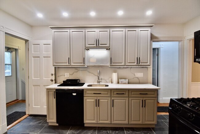 Photo - 12 Hubbardston Rd Unidad 2