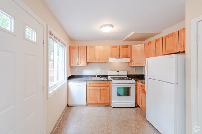 3 HAB, 1 BA - Highland Hills