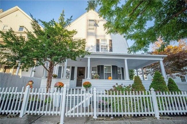 Photo - 184 Webster Ave Unit Apt2