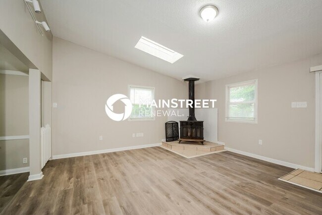 Photo - 3 Bedroom Pet-Friendly Home in St. Louis, MO with Main Street Renewal