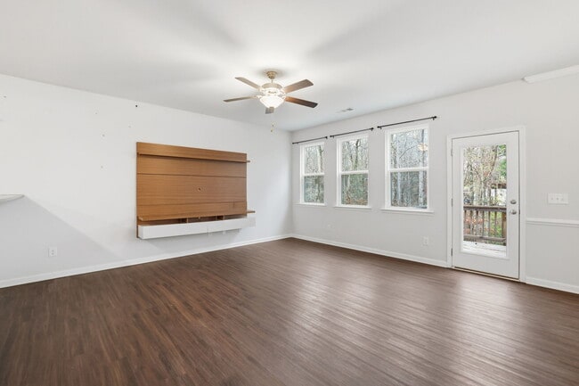 Photo - 520 Edgemore Rd