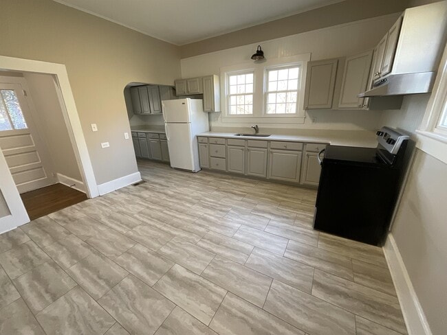 Photo - 603 Poplar Ave