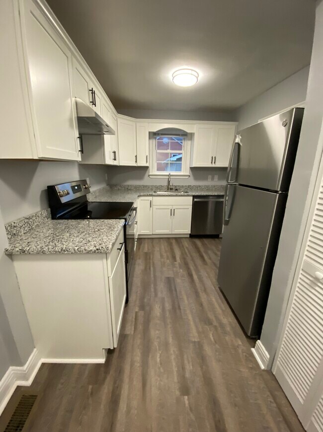 Photo - 5503 Staunton Ave SE