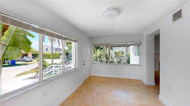 Photo - 2915 SW 24 St