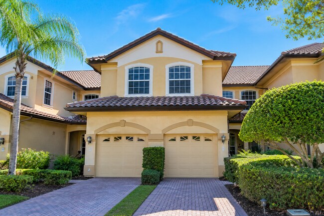 Building Photo - Annual Luxury Lakeview Condo with 3 Bedrooms + Den, Private Garage & Resort-Style Amenities