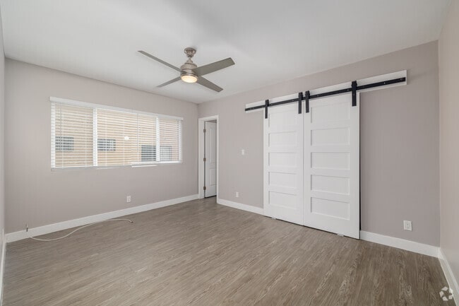 2BR, 2BA - 850SF - Bedroom