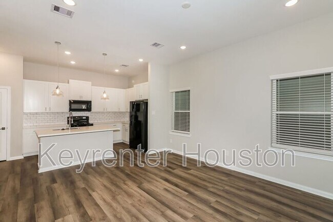 Photo - 9910 Clark Rd