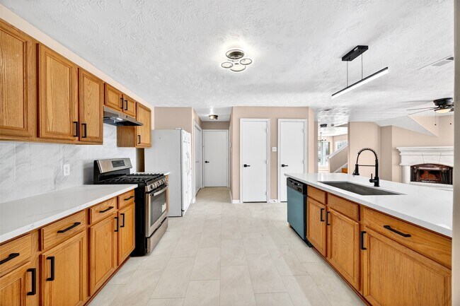 Photo - 15014 Middle Oaks Blvd