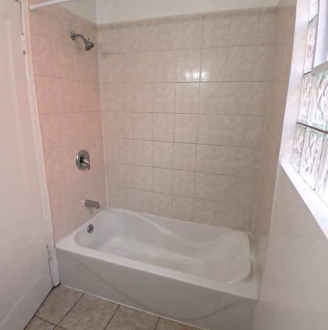 Photo - 4808 W Barry Ave Unit 2