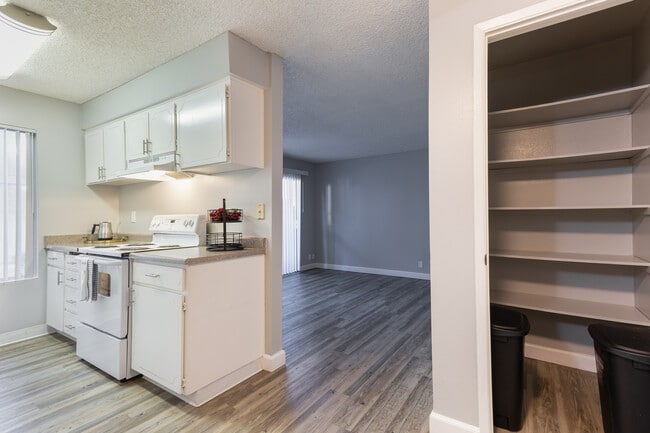 Photo - Riverglen by the River