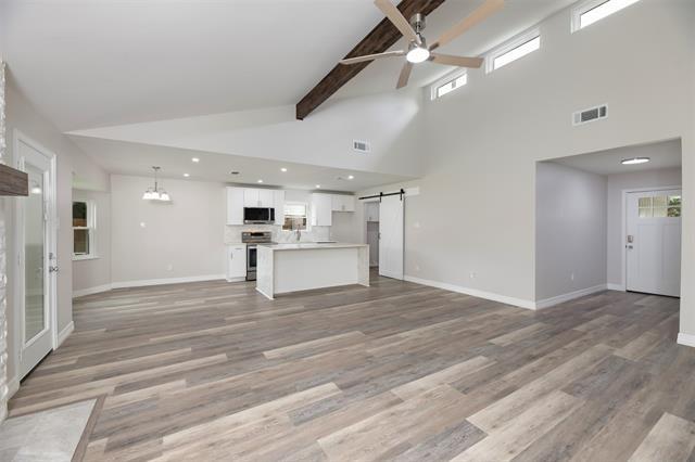 314 Sixpence Ln