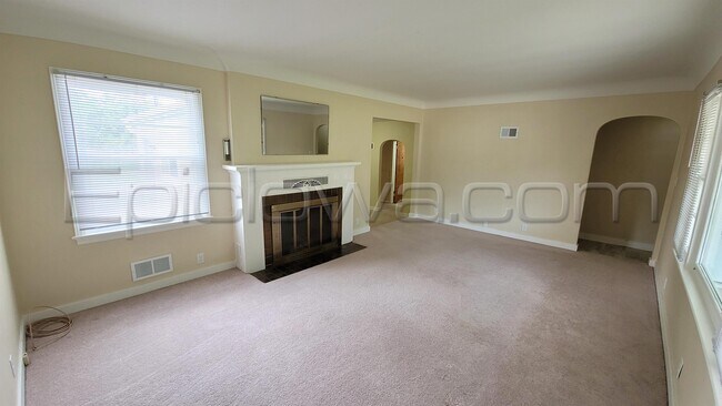 Photo - 3601 Center Point Rd NE