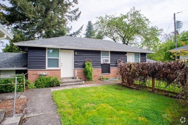 Building Photo - 6923-6923 NE Prescott St Rental