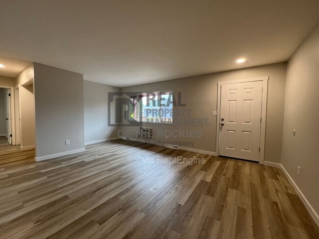 Photo - 1642 Larch St