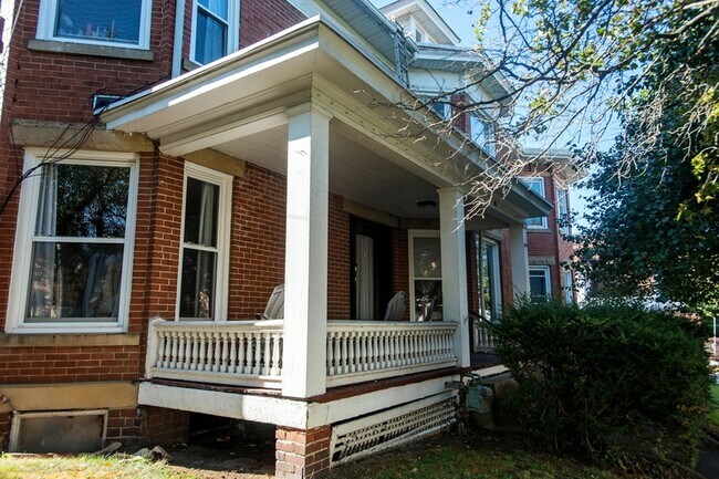 Building Photo - 27 N College St Rental