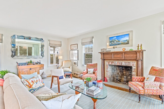 Photo - 127 Meeting House Ln