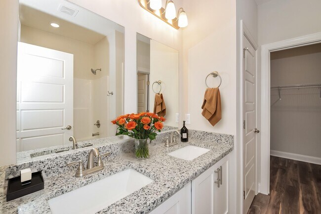 Photo - 2033 Silo St