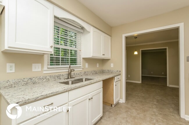 Photo - 320 Sumter Dr NE