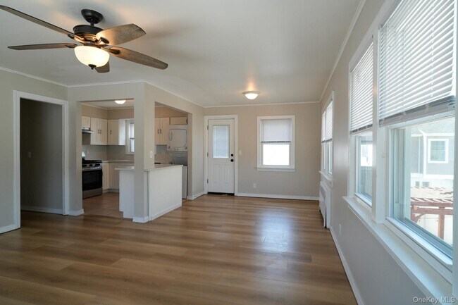 59 Troy Ave Unit upper