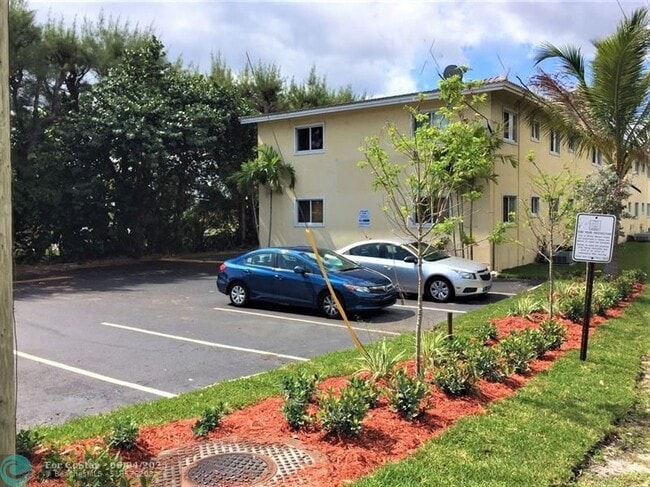 Photo - 3009 N Andrews Ave Condo Unit 8
