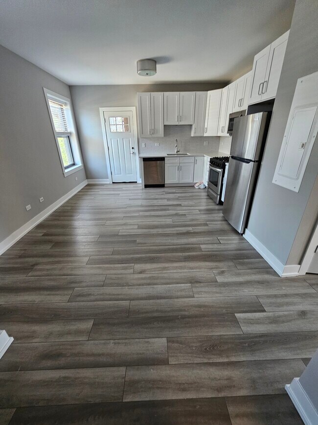 Photo - 3931 N Janssen Ave