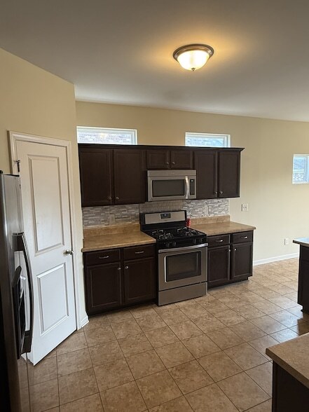 Photo - 1629 Robindale Dr