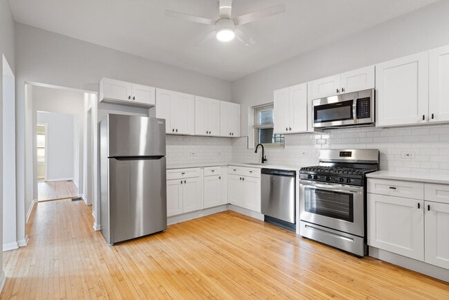 Building Photo - 2900 N Damen Ave Unit 1R