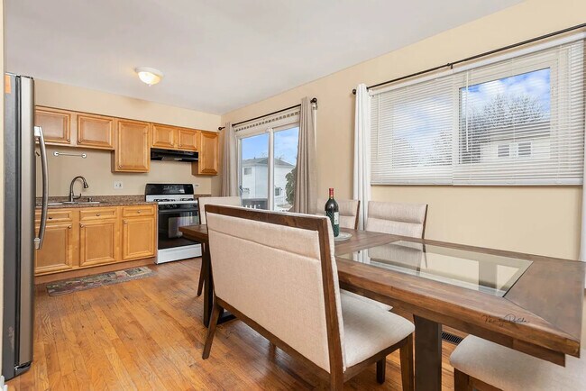 Photo - 572 Oswego Dr