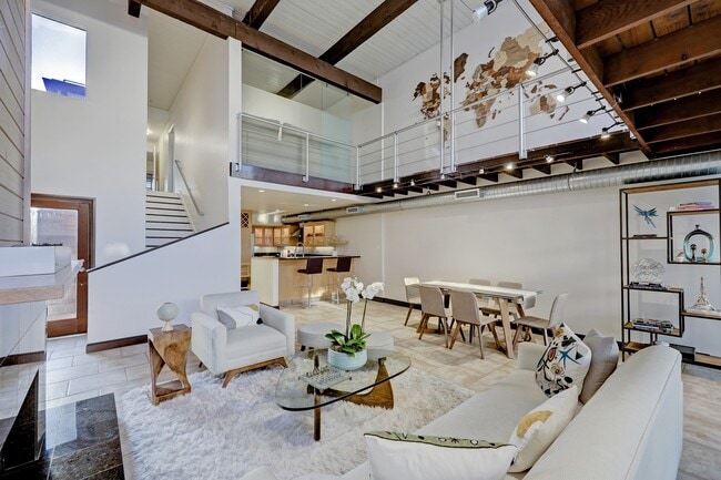 Building Photo - 2117 1/2 Hazard St