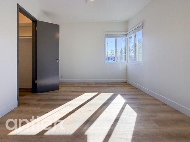 Building Photo - 4033 Palmwood Dr Unit 4