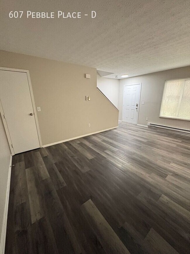 Photo - 607 Pebble Pl Dr Unidad D