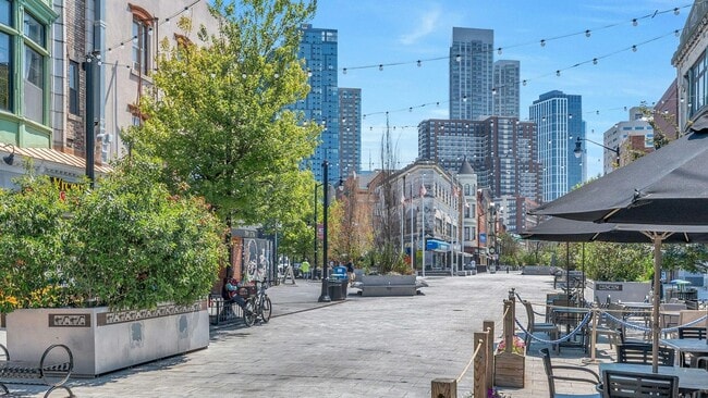 Building Photo - 179 Newark Ave