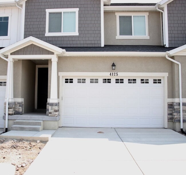 Building Photo - ? Beautiful 4 Bed / 2.5 Bath Townhome in The Exchange – Lehi