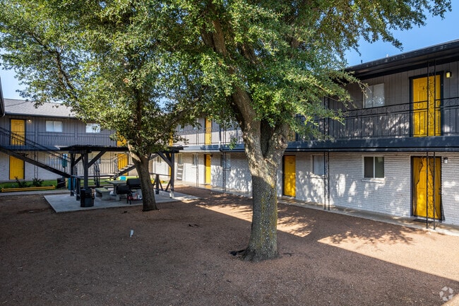 Photo - Western Oaks